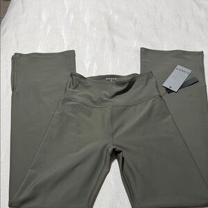 KINESIS  Olive Green Leggings size XS